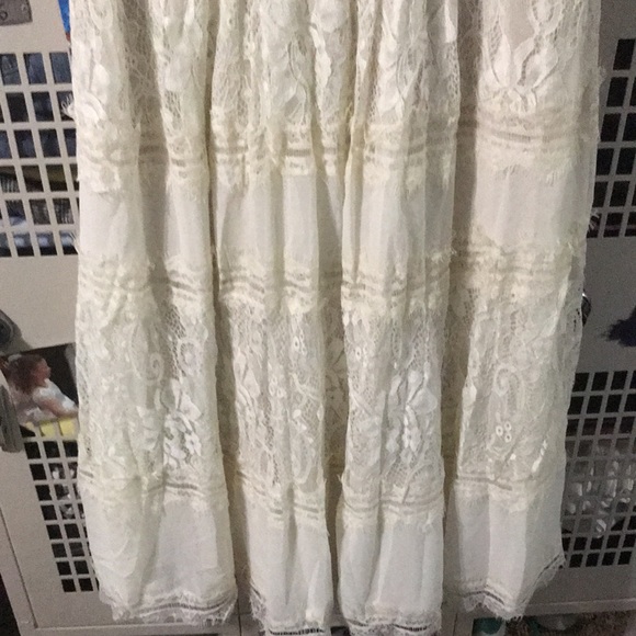 Lace dress - Picture 3 of 4